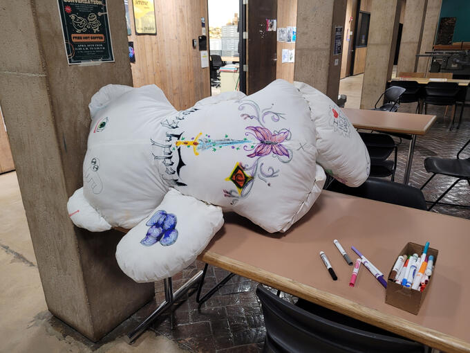 Detail Doodles the Bear